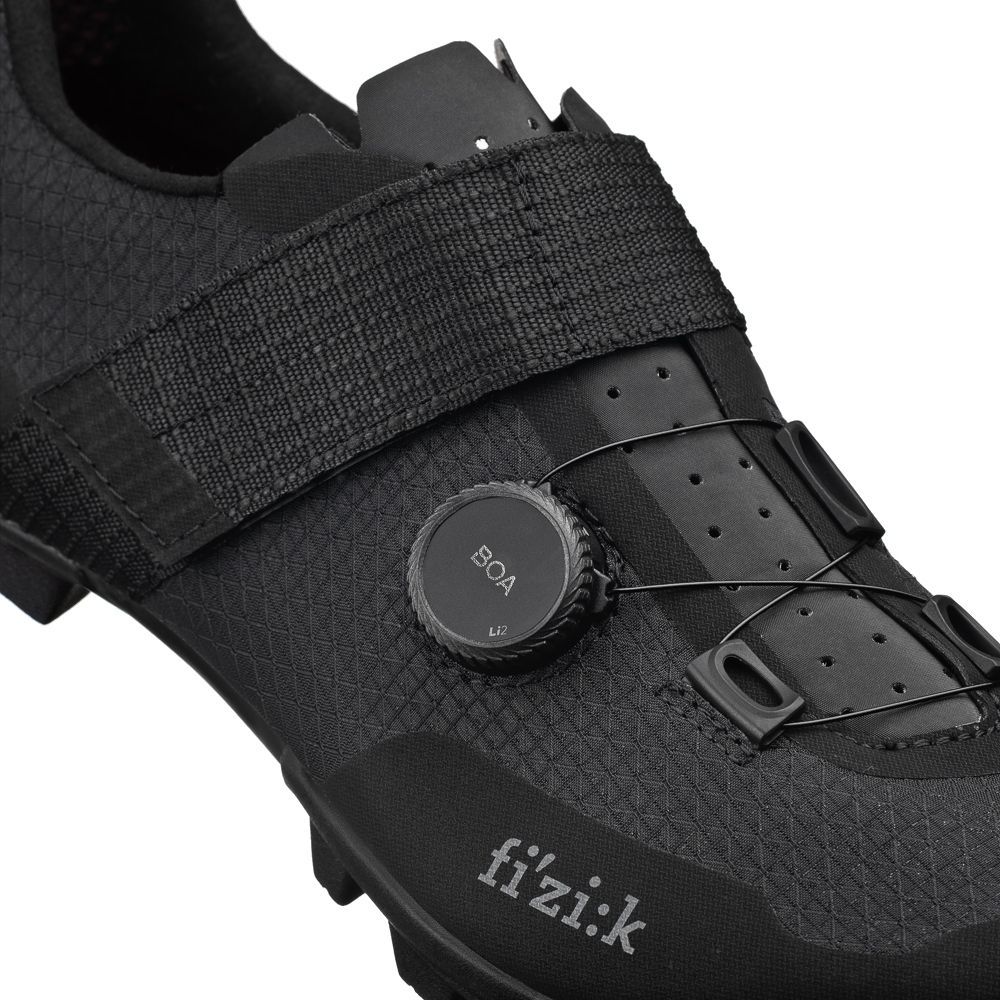 Велотуфли MTB Fizik VENTO FEROX CARBON (48, Черный)