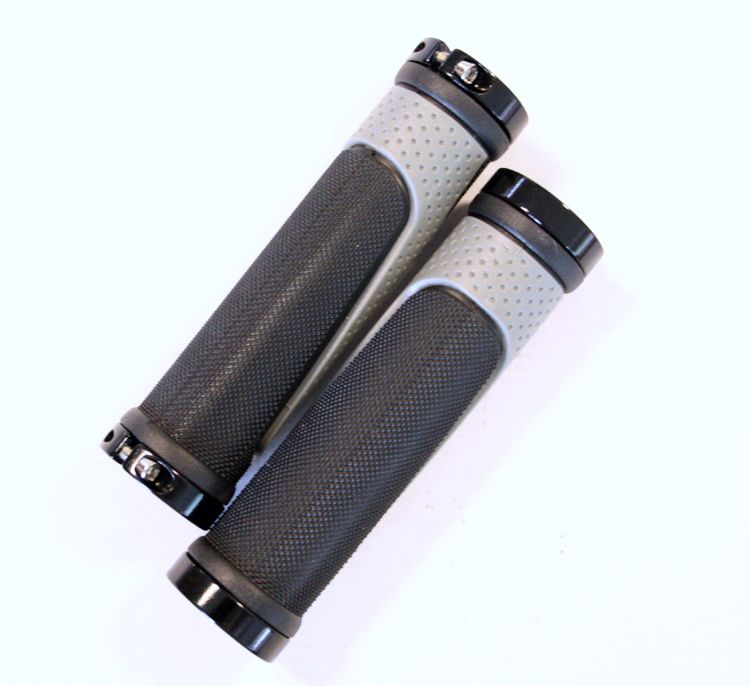 Грипсы с алюминиевым фиксатором 131mm, черн./сер.