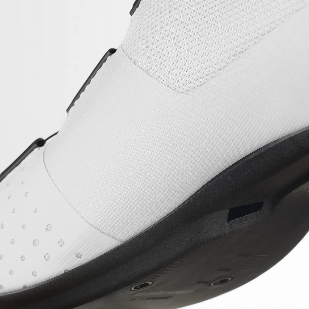 Велотуфли Fizik TEMPO OVERCURVE R4 (41,5, Белый/черный)